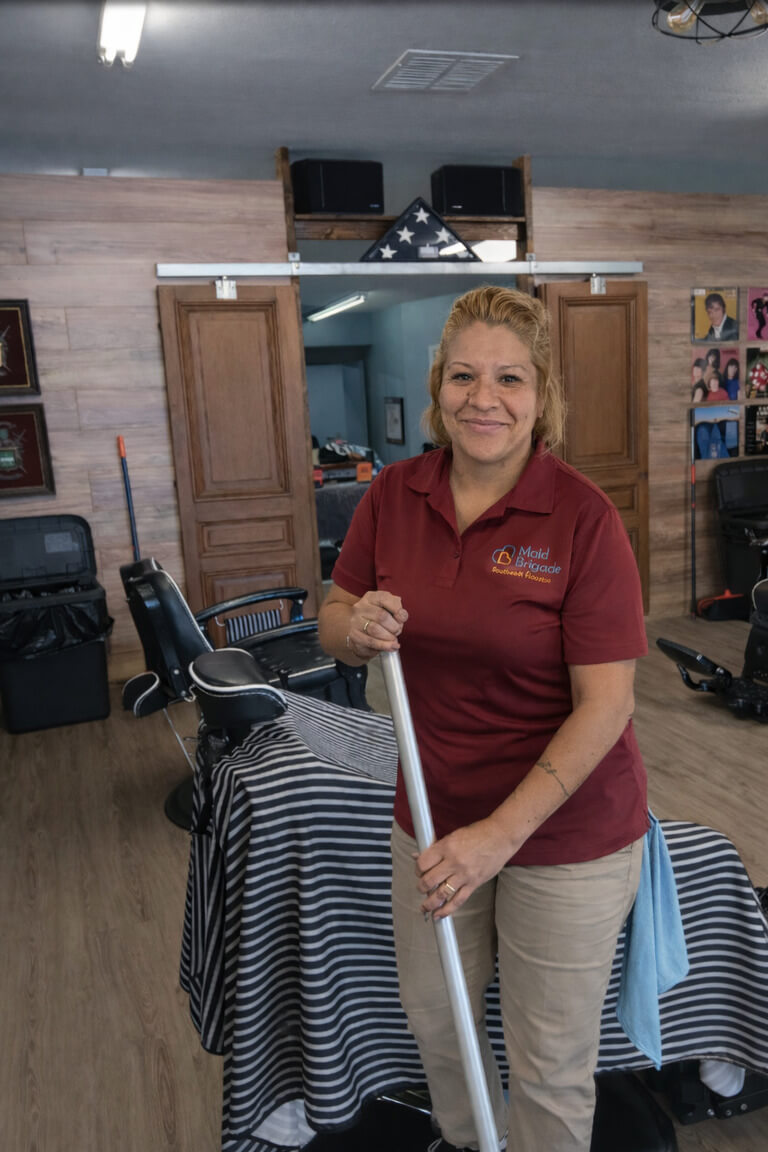 tech-cleaning-barbershop